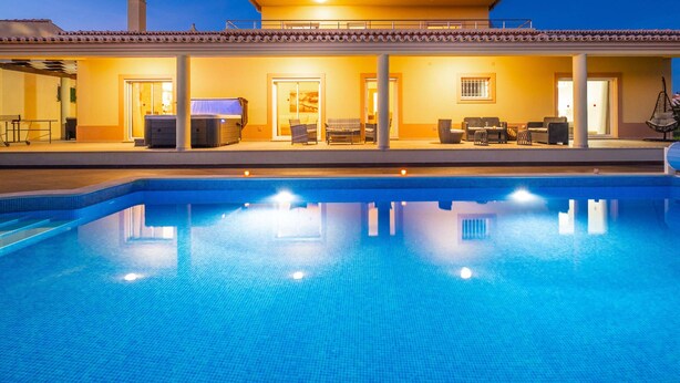 A swimming pool with a covered patio area, outdoor furniture, and a hot tub. - Villa w/ Heatable Pool and Jacuzzi in Carvoeiro (Carvoeiro)