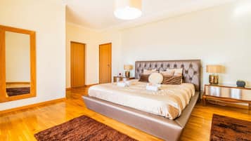 5 bedrooms, iron/ironing board, WiFi (free)