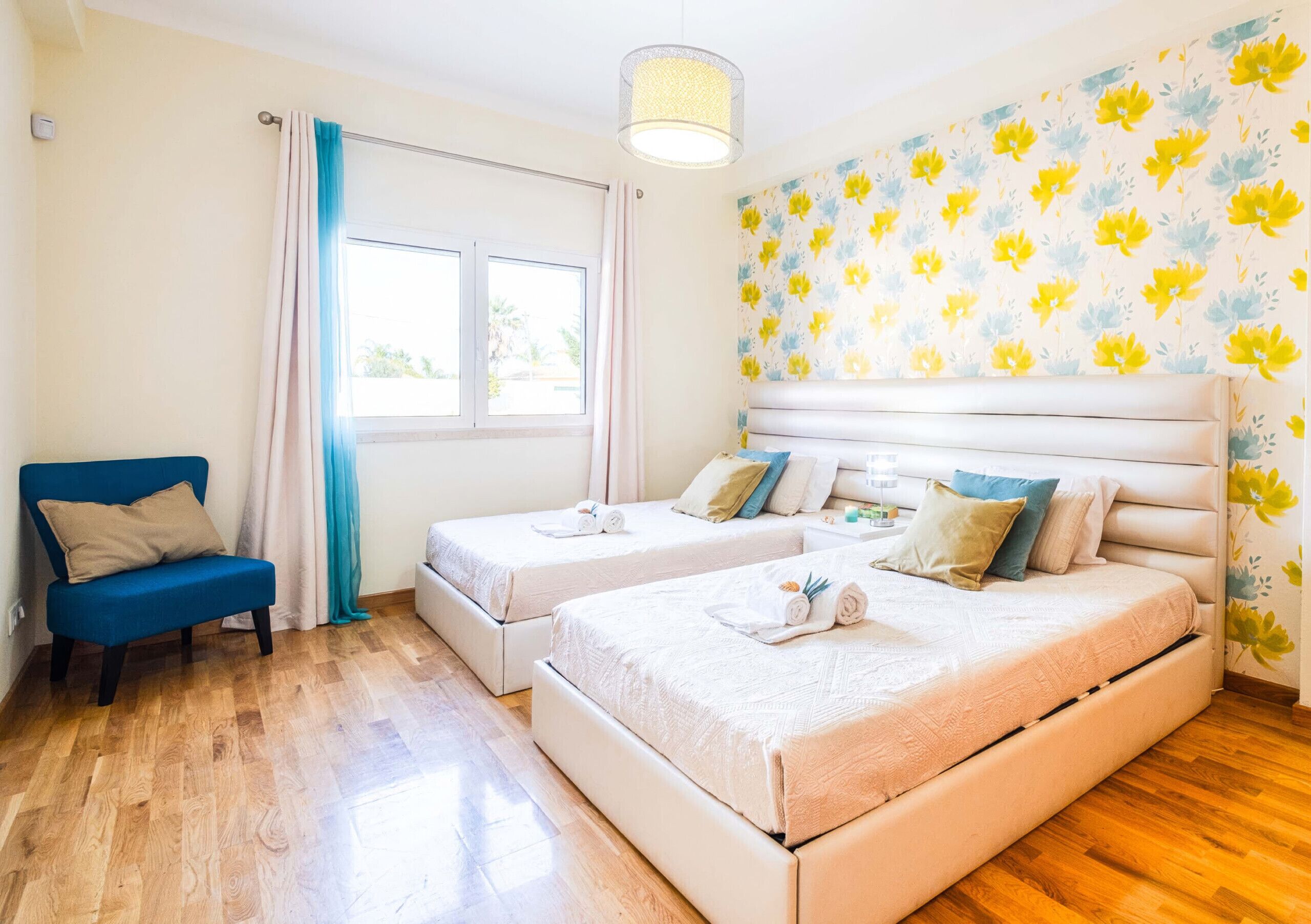 5 bedrooms, iron/ironing board, WiFi (free)