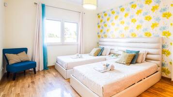 5 bedrooms, iron/ironing board, WiFi (free)