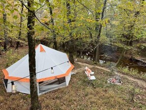Property grounds - Waterfront Yurt Tent Getaway (Plum Branch)