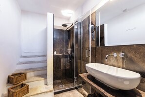Classic Room | Bathroom | Shower, designer toiletries, hair dryer, slippers