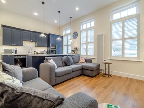 TV - 2 bedroom accommodation in Cromer (Cromer)