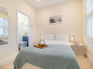 2 عدّة غرف نوم وواي فاي مجانًا وملاءات أسرّة