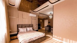 Hypo-allergenic bedding, soundproofing, free WiFi