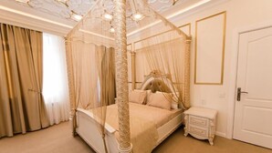Hypo-allergenic bedding, soundproofing, free WiFi