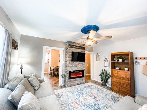 Cozy home with the right amenities for your visit to our sweet town.