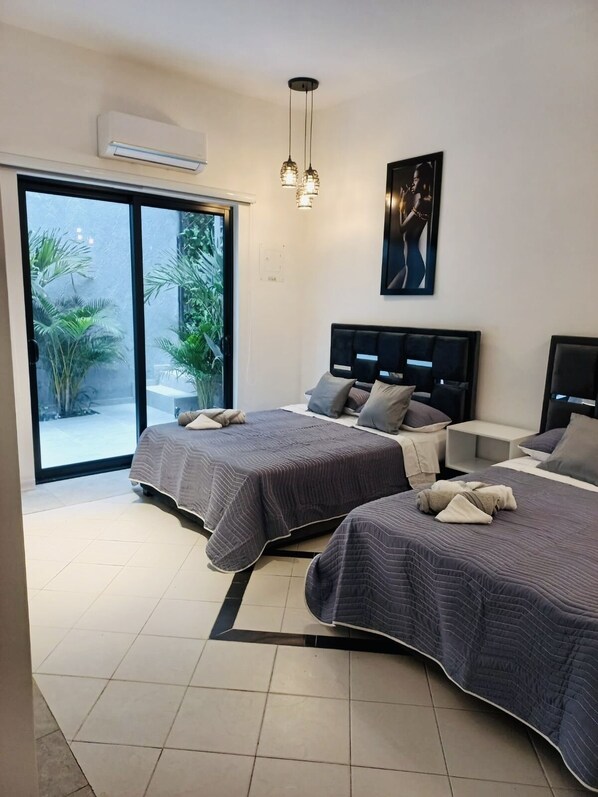 2 bedrooms, iron/ironing board, WiFi, bed sheets - Espectacular casa en la Zona Rosa Cali (Cali)