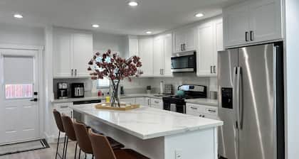 Cozy Remodeled Home - 3 Beds 2.5 Bath - 10 Min to Disney