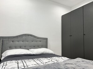 3 bedrooms, iron/ironing board, free WiFi, bed sheets