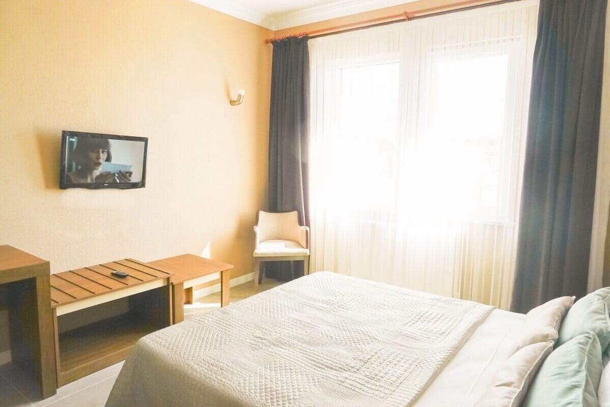 Quarto casal ou duplo standard | Frigobar, escrivaninha, Wi-Fi de cortesia, roupa de cama
