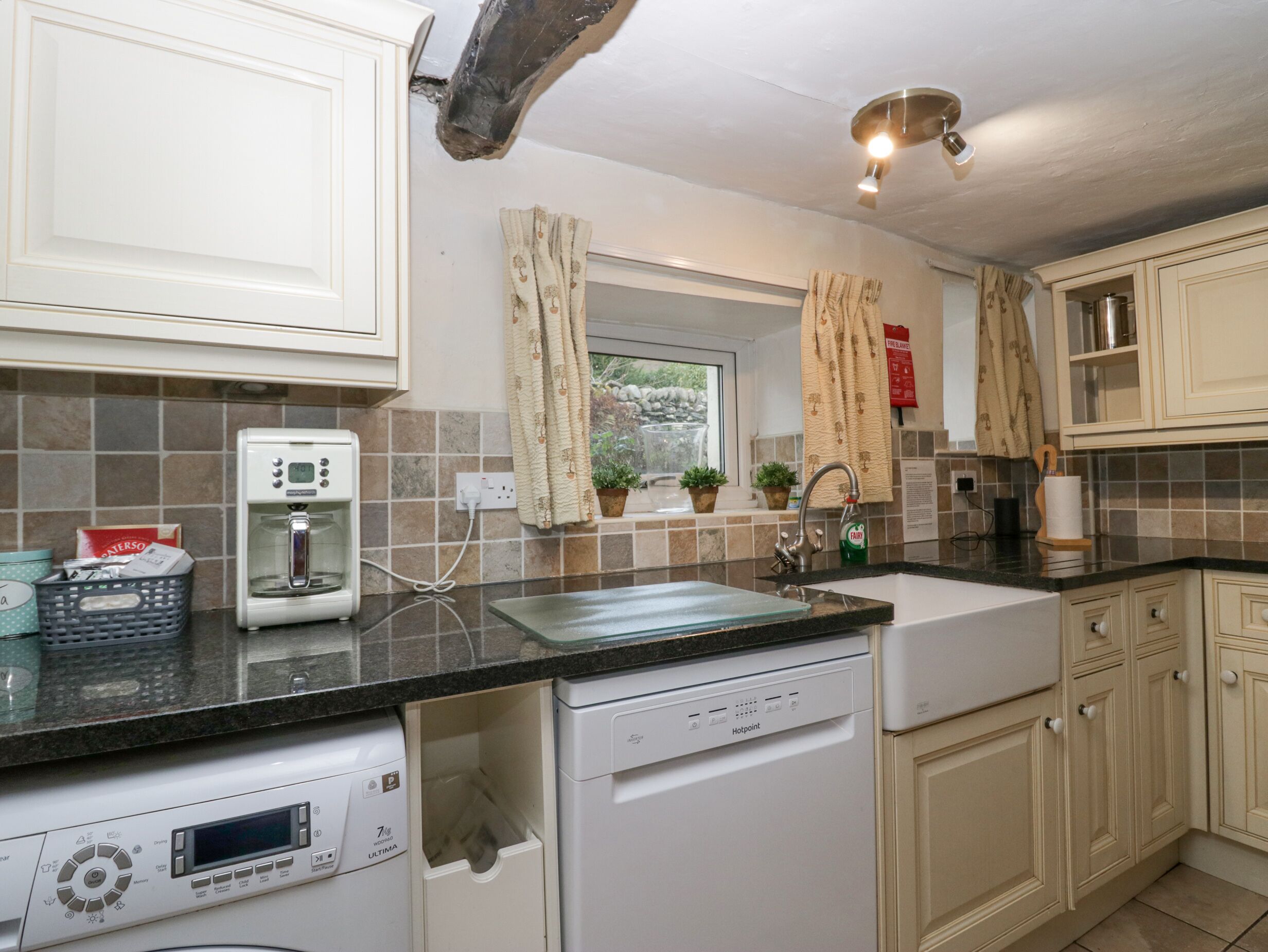 Refrigerador, lavavajillas, tetera/pava eléctrica, tostadora