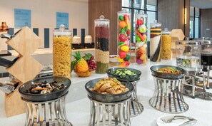 Breakfast served - Holiday Inn Express Xi An Daxing by IHG (Xi'an)