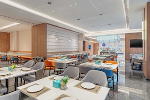 Breakfast served - Holiday Inn Express Xi An Daxing by IHG (Xi'an)