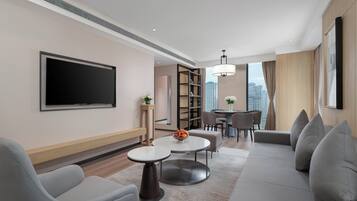 Suite, 1 Bedroom (Air Purifier) | Premium bedding, down duvets, laptop workspace, blackout curtains