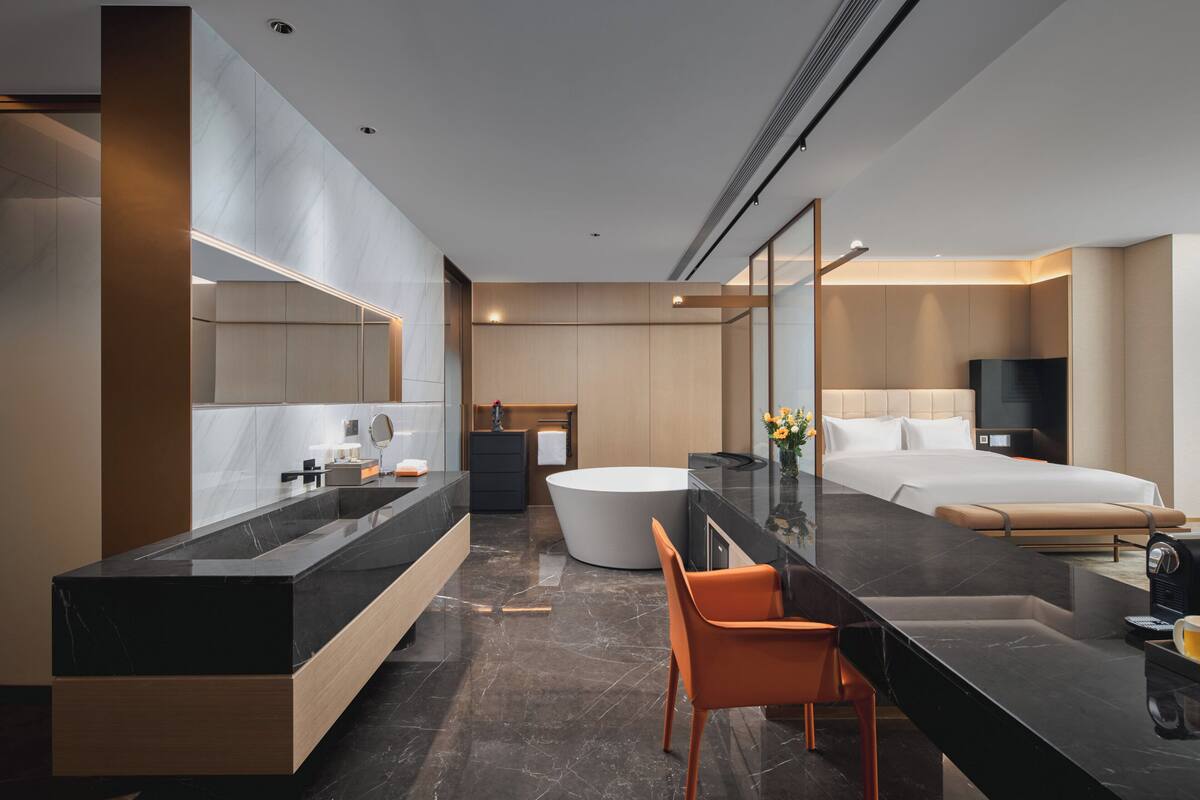 Suite, 1 cama King size (Super King) | Edredón, minibar y caja de seguridad en la habitación