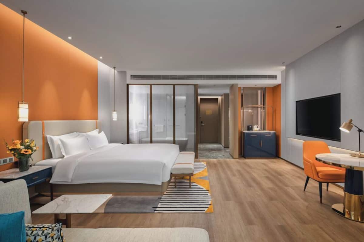 Grand Room, 1 King Bed (Super King) | Down duvets, minibar, in-room safe, blackout curtains