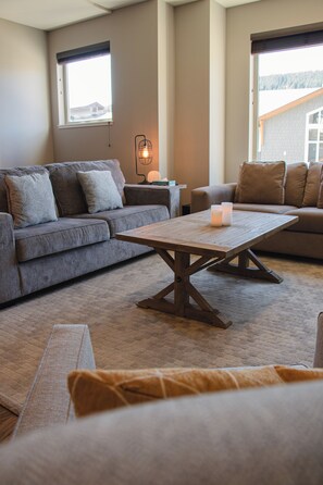 Televisión y chimenea