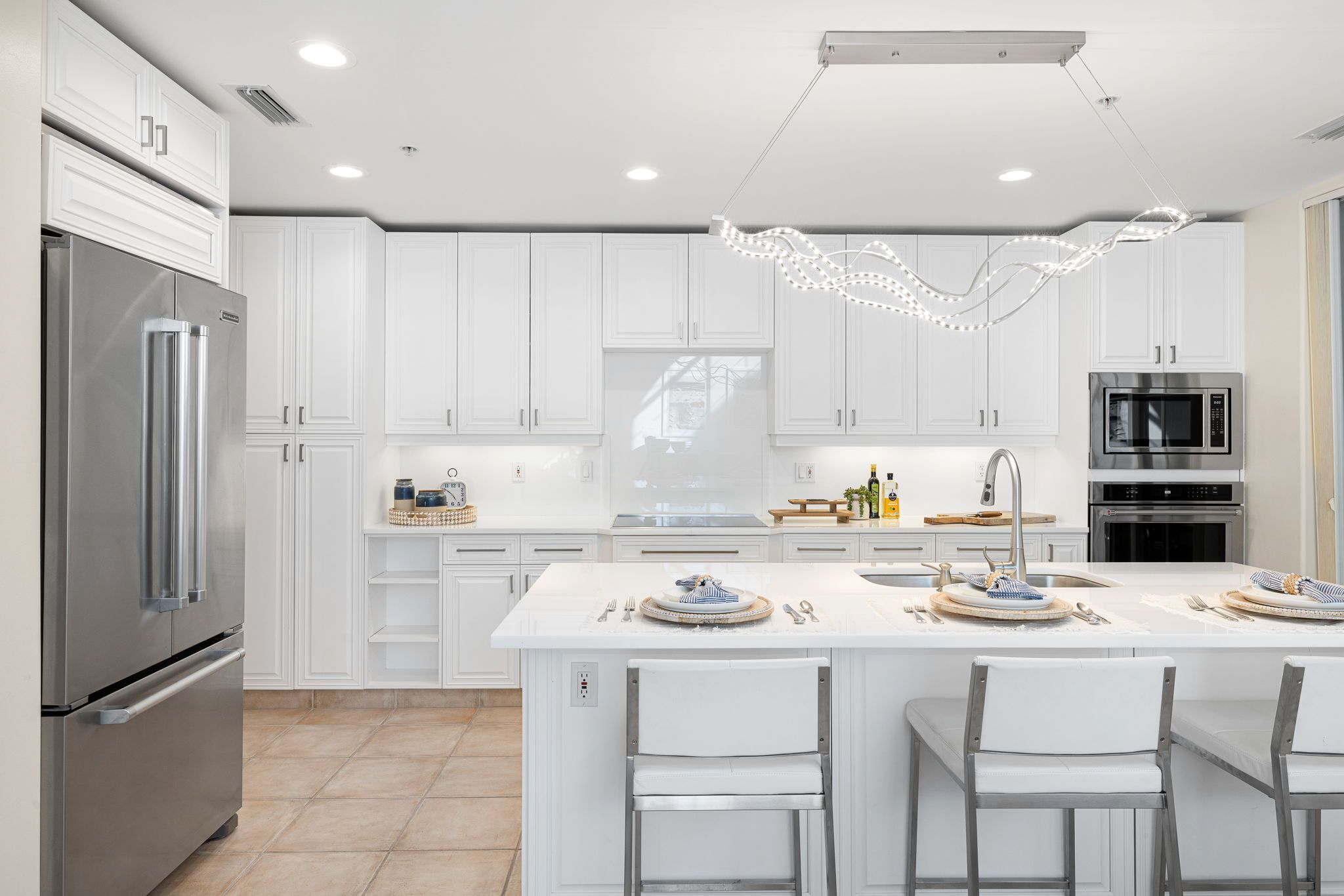 Coastal Villa with a POOL! 3 blocks to the beach 🏖️1 block to 5th avenue🍽️