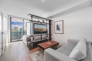 Deluxe Apartment | Living area - Exclusive Studio Next to the Bayside (Miami)