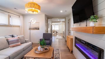 TV, fireplace