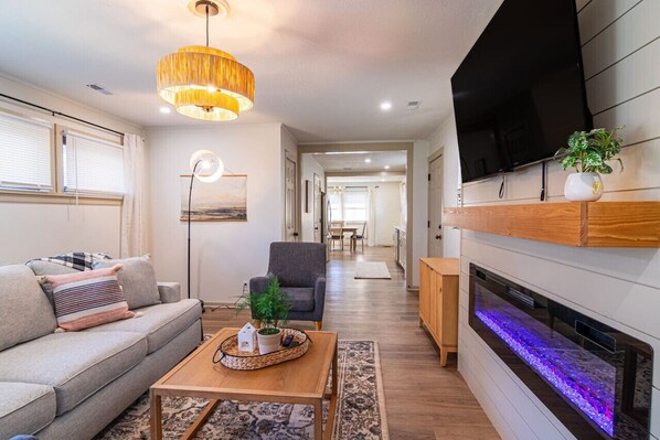 Télévision, cheminée