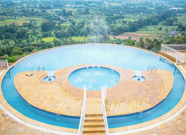 Outdoor pool - Angani Resort & Spa (Subukia)