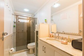 Handdukar och toalettpapper