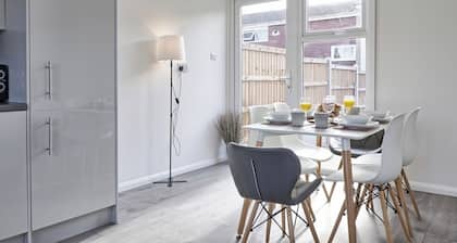 Beautifully Modern Retreat in Basildon With Garden