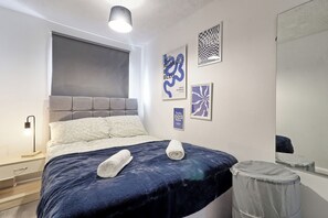 3 bedrooms, iron/ironing board, WiFi, bed sheets - Beautifully Modern Retreat in Basildon With Garden (Essex)