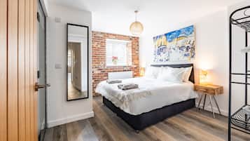 2 bedrooms, iron/ironing board, travel cot, free WiFi