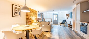 The Old Antique Shop Town Centre Stylish House