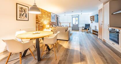 The Old Antique Shop Town Centre Stylish House