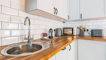 Réfrigérateur, micro-ondes, lave-vaisselle