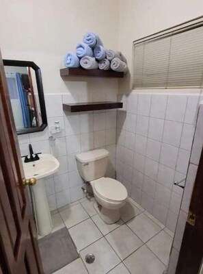 Bathroom - Craig's Coco Condo (Liberia)