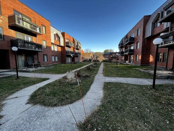 المنطقة المحيطة بالمنشأة