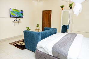 1 bedroom, iron/ironing board, WiFi, bed sheets - Luxury Studio @ Twiga House overlooking the picturesque Remera Valley (Kigali)