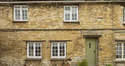 Beautiful Historic High Street Cottage in Burford