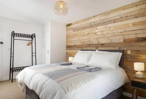 2 bedrooms, iron/ironing board, free WiFi, bed sheets - Beautiful Historic High Street Cottage in Burford (Burford)