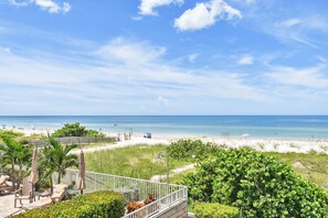 On the beach - Oceanfront Oasis with Private Elevator! (Indian Rocks Beach)
