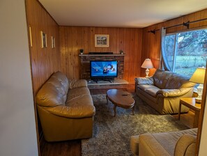 Smart TV, fireplace