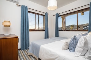 2 quartos, berço de viagem, Wi-Fi de cortesia, roupa de cama
