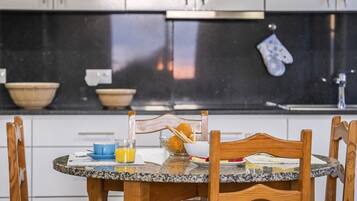 Frigorifero, microonde, forno, macchina per tè/caffè