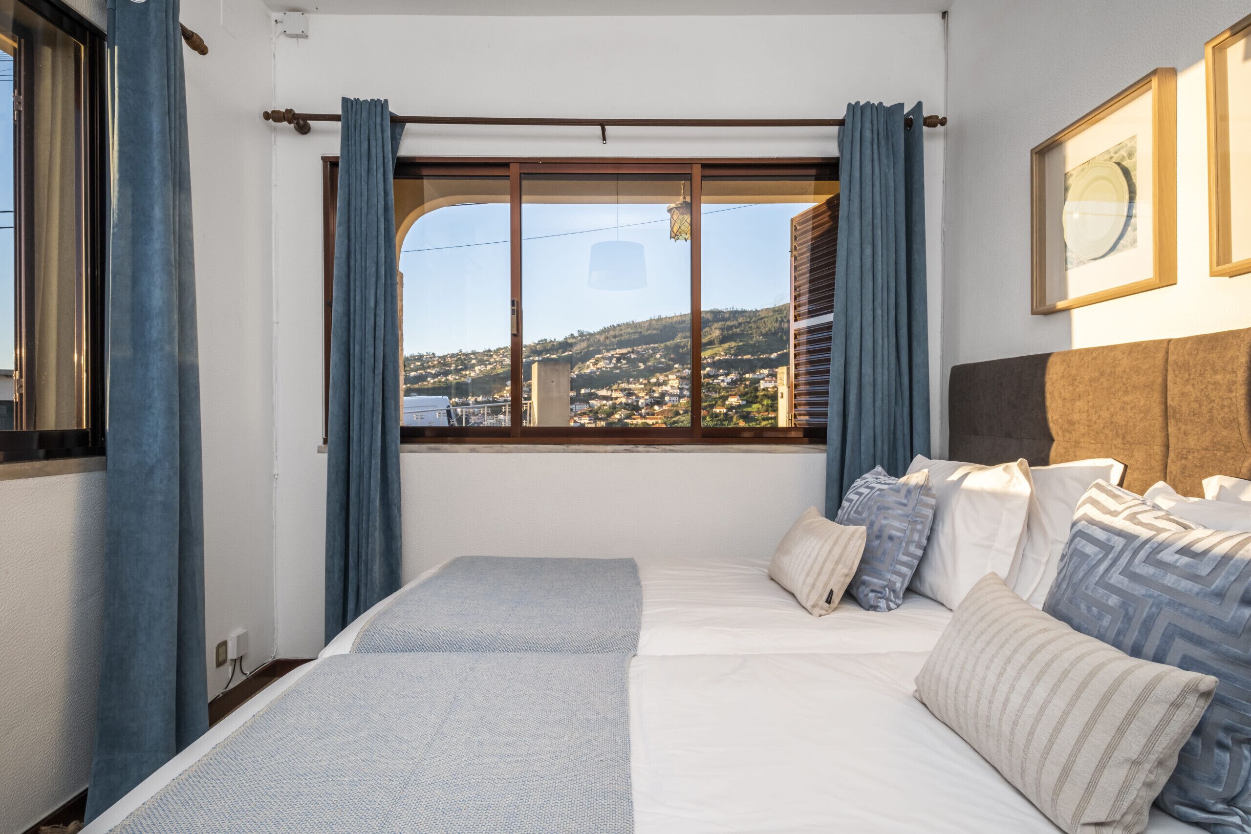 2 bedrooms, travel crib, free WiFi, bed sheets