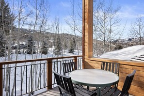 Outdoor dining - Snowmass View Private Townhome With Ski-in/ Ski-out by The Woodrun V Townhouses by RedAwning (Snowmass Village)