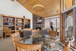 TV, fireplace - Snowmass View Private Townhome With Ski-in/ Ski-out by The Woodrun V Townhouses by RedAwning (Snowmass Village)