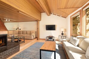 Living area - Townhome With Ski-in Access Near Pool And Spa by The Woodrun V Townhouses by RedAwning (Snowmass Village)