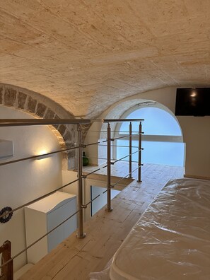 2 bedrooms, iron/ironing board, WiFi, bed sheets - 5-minute walk to the historic center and major attractions of the city (Bari)