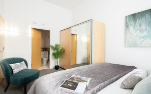 3 bedrooms, WiFi (free) - Modern & Spacious Apart next 2 The Shard (London)