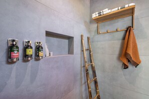 Deluxe Double Room | Bathroom | Shower, rainfall showerhead, designer toiletries, hair dryer - Ada Capra  (Marmaris)